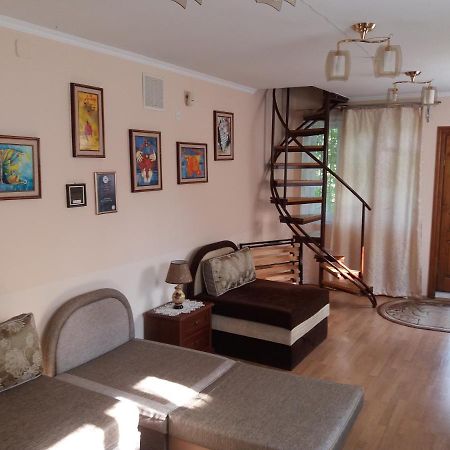 "Arttrakt" Hotel Lviv Bagian luar foto
