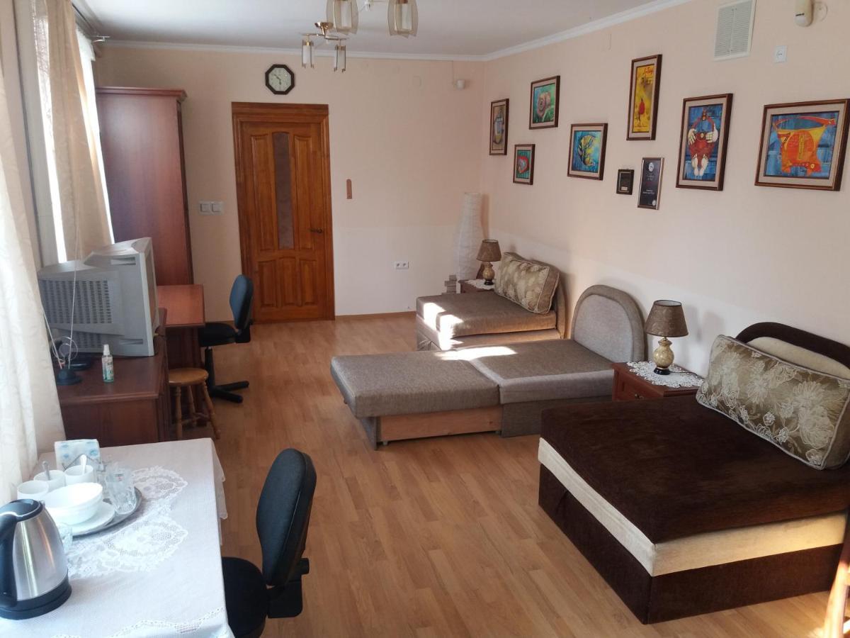 "Arttrakt" Hotel Lviv Bagian luar foto
