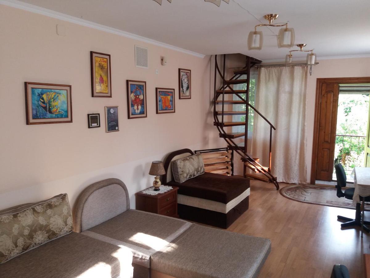 "Arttrakt" Hotel Lviv Bagian luar foto