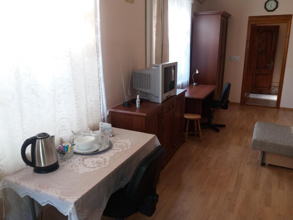 "Arttrakt" Hotel Lviv Bagian luar foto