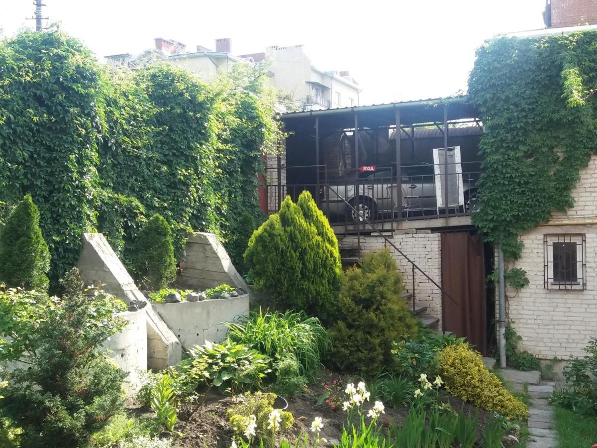 "Arttrakt" Hotel Lviv Bagian luar foto