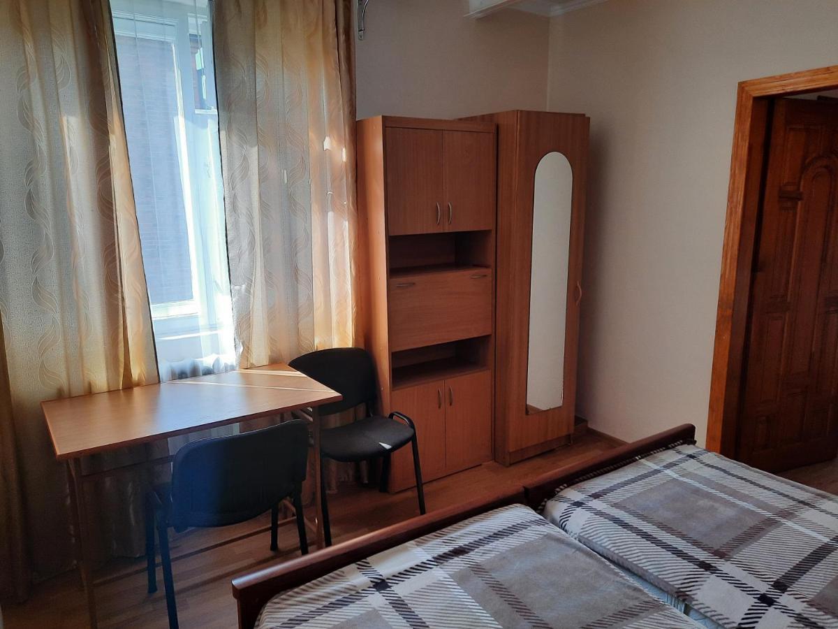 "Arttrakt" Hotel Lviv Bagian luar foto